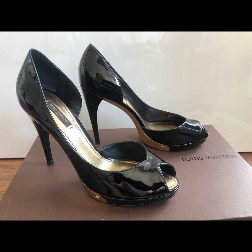 Louis Vuitton Black Patent Leather Pumps 🖤⚜️ - Picture 5 of 16